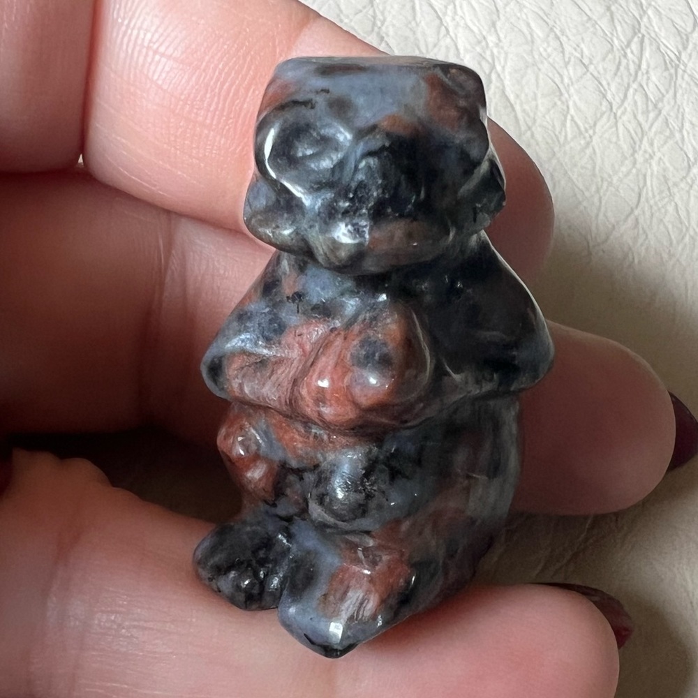 Yooperlite Sloth Carving
